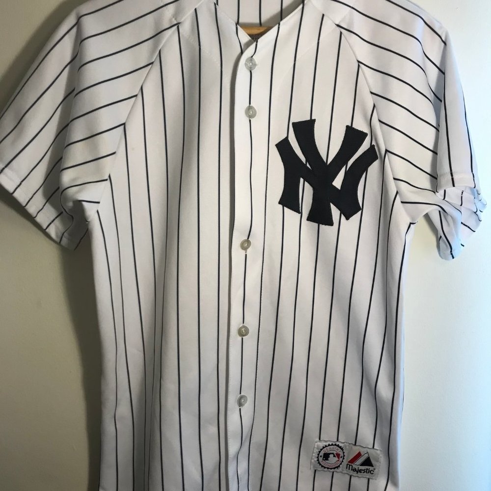 Derek Jeter Majestic Jersey Small S Stitched Logo